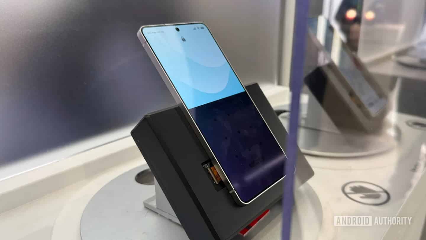 Samsung showcases next-generation anti-spy screen technology, and the Galaxy S27 Ultra phone is expected to be the first to adopt it.